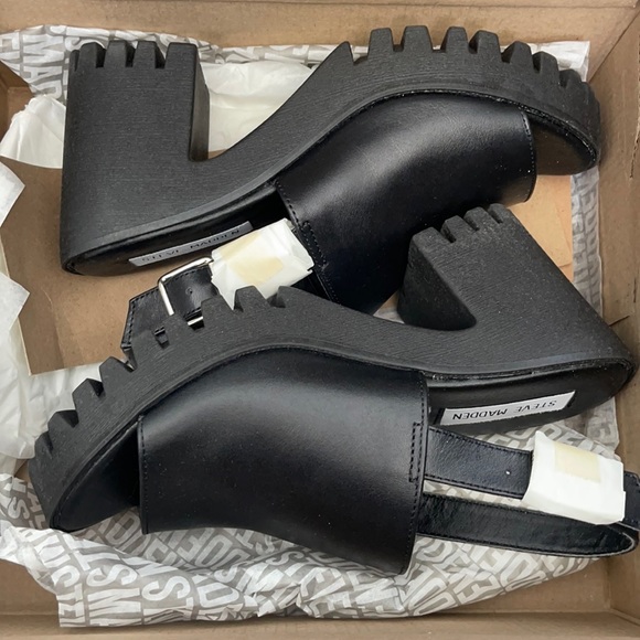 Steve Madden Shoes - Steve Madden sunnyside black leather sandal